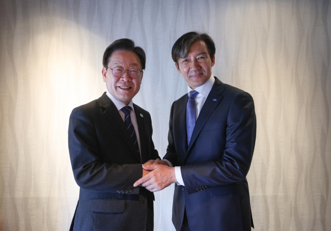 이재명 대표와 조국 대표가 만찬회동 하는 모습
더불어민주당 제공