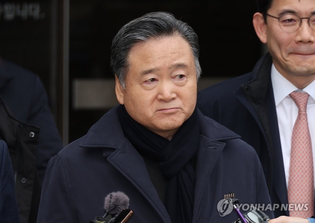 SPC 허영인 '주식 저가매도 의혹' 1심 무죄
(서울=연합뉴스) 최재구 기자 = 증여세를 회피하려 계열사 주식을 저가에 팔도록 지시한 혐의로 기소된 허영인 SPC그룹 회장이 2일 1심에서 무죄를 선고받고 서초구 서
