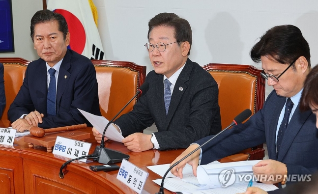 발언하는 이재명 대표
(서울=연합뉴스) 한종찬 기자 = 더불어민주당 이재명 대표가 22일 오전 국회에서 열린 최고위원회의에서 발언하고 있다. 2024.4.22 saba@yna.co.kr