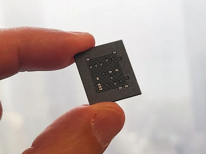 small_snapdragon-x-plus-chip-back-2.webp