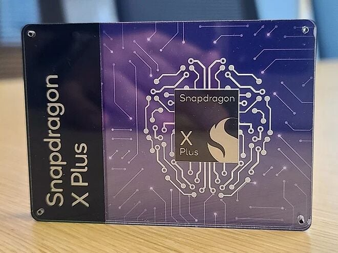 small_snapdragon-x-plus-chip-back.webp
