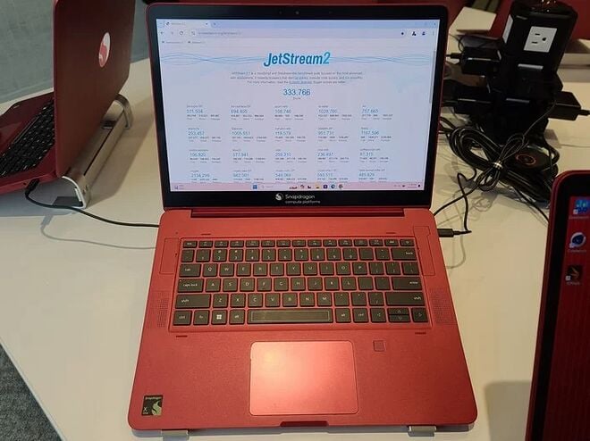 small_snapdragon-x-elite-jetstream-chrome.webp