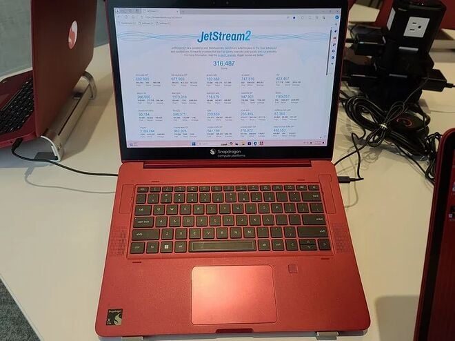 small_snapdragon-x-elite-jetstream-edge.webp