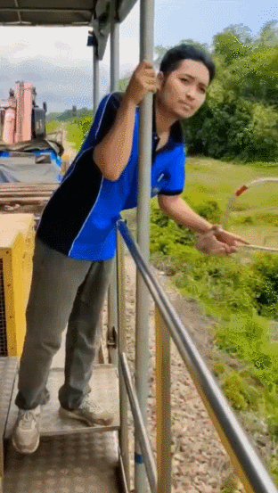 2890323628_5n1JszH9_01a0a5929ca1e233e189b0155976d6851be0e3a3.gif
