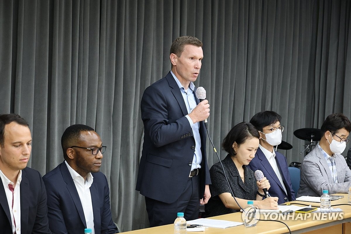 전기차 화재 피해주민과 간담회 하는 벤츠코리아 사장