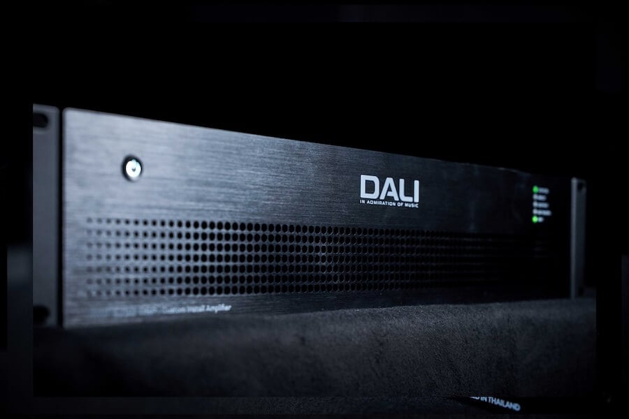 DALI PHANTOM CI AMP-4750 전면 앵글