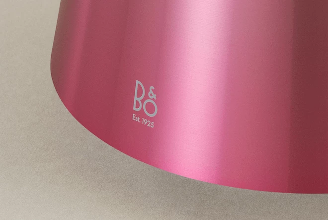 Bang & Olufsen Beosound 2 Gradient Collection 로고 클로즈업