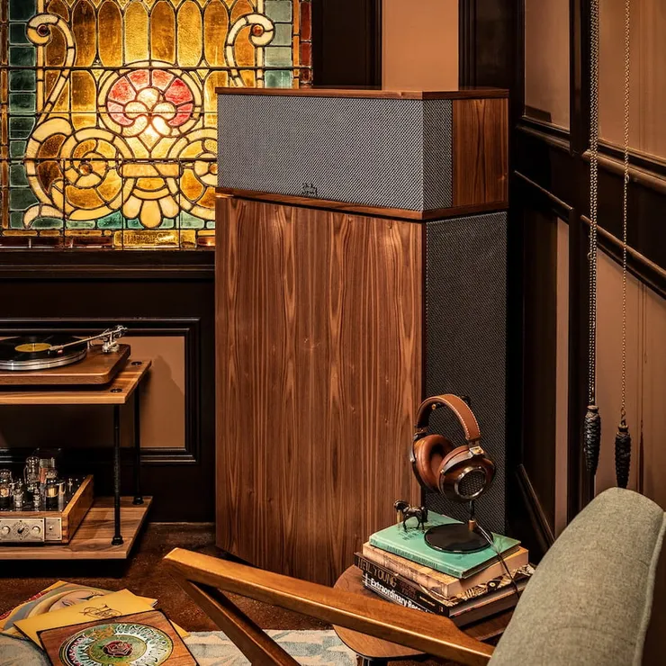 klipschorn-loudspeaker-lifestyle.jpg