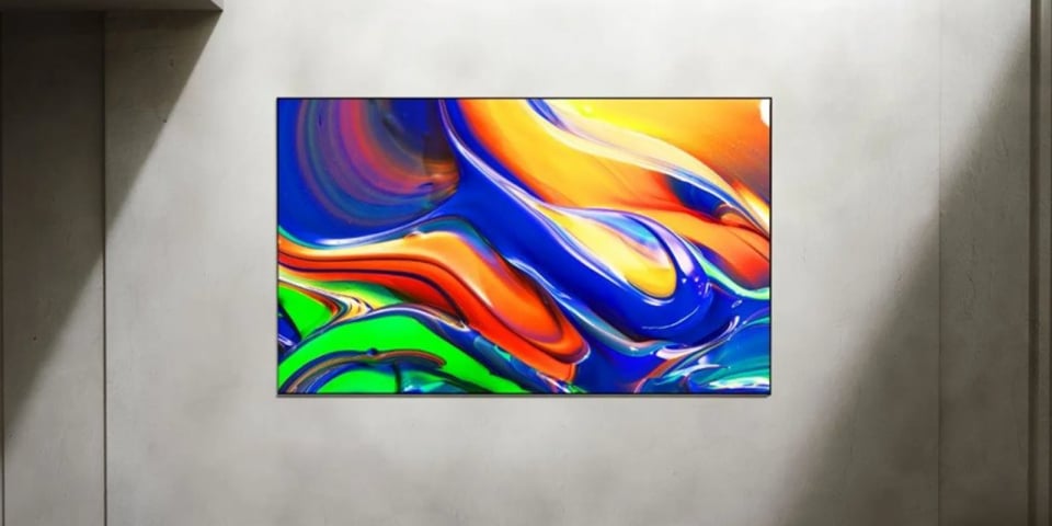 삼성전자가 1월 CES에서 공개한 'RGB 마이크로 LED TV'는 LCD 패널과 컬러필터를 적용하는 기존 LCD TV 구조 제품이다. RGB LED를 후면광원에 사용하면 색재현율과 명암비를 높일 수 있다. (자료=CES)
