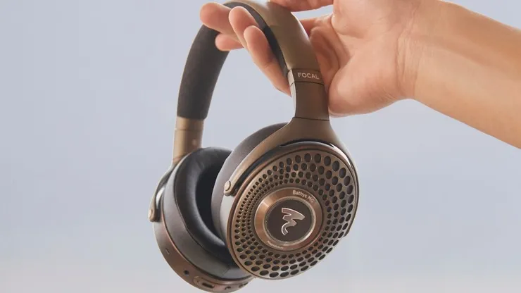 focal-bathys-mg-headphones-in-hand-1024x576.jpg