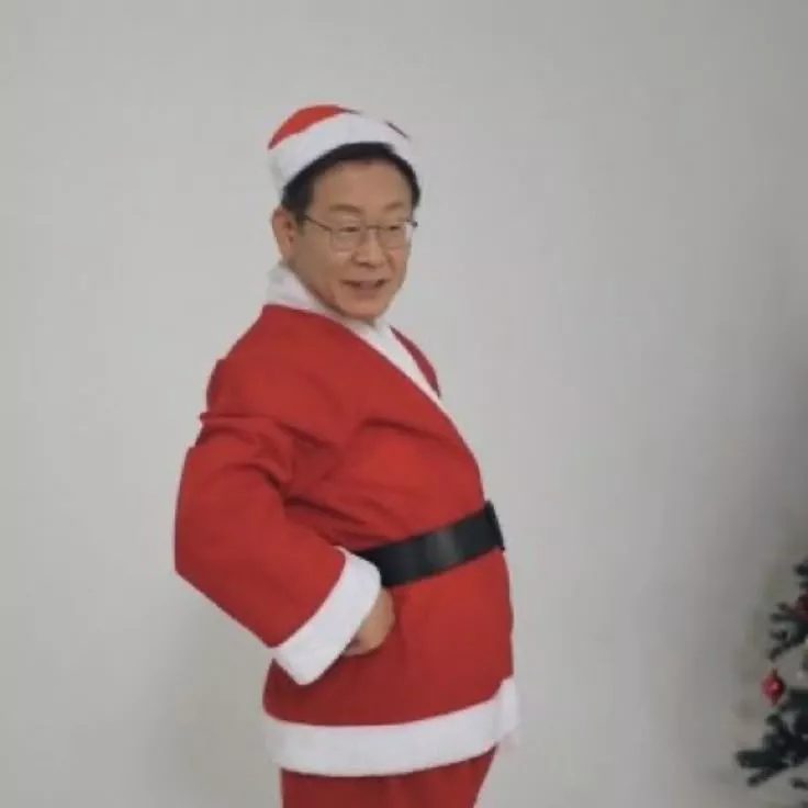 산타클로스 복장의 이재명 성남시장