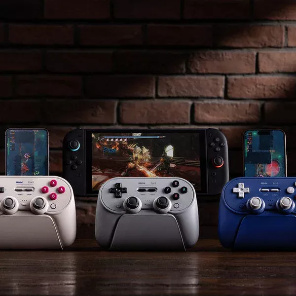 8BitDo Pro 3 게임패드 이미지입니다.