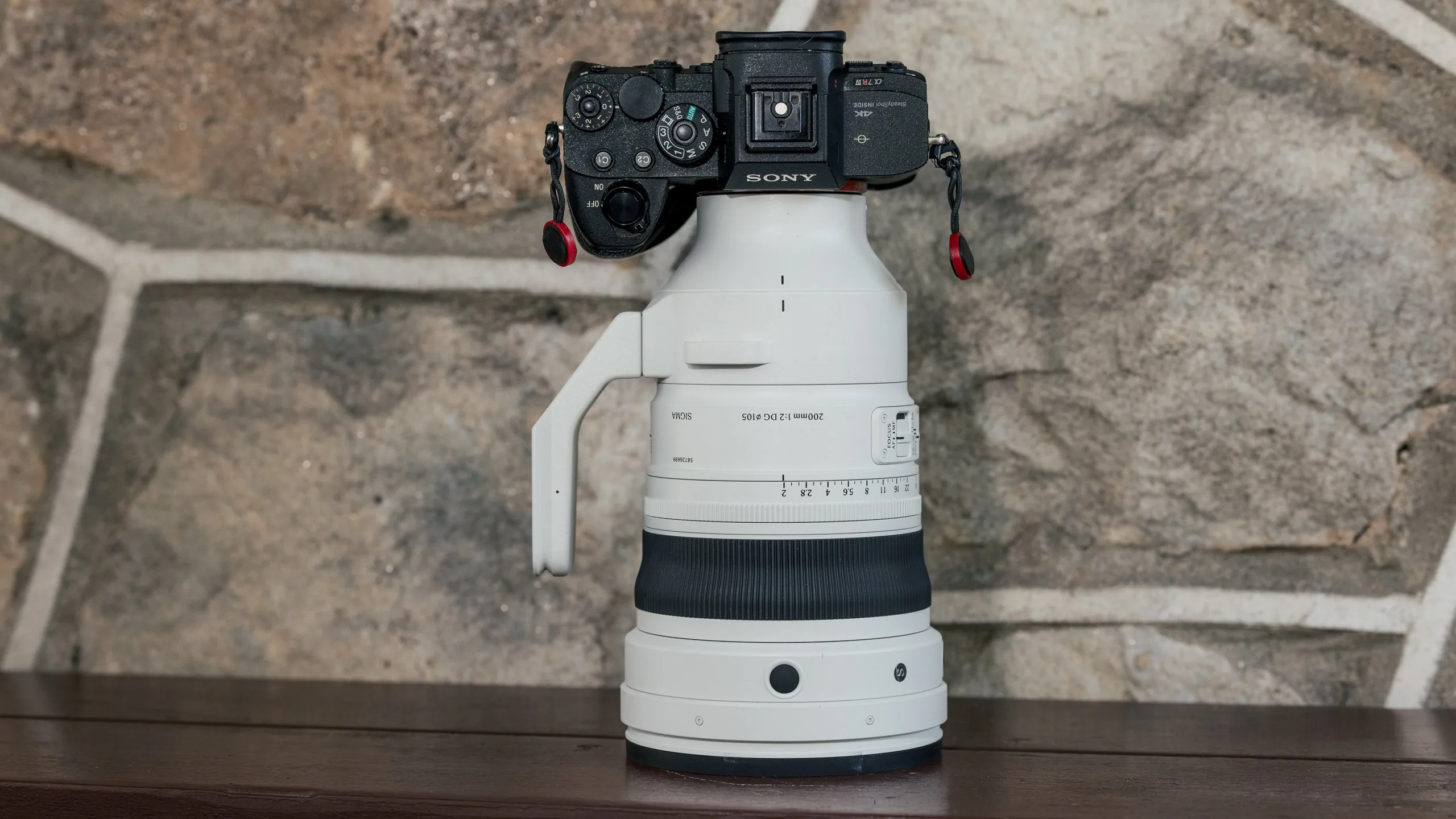 sigma-200mm-f2-dg-os-sports_mee8.3840.webp