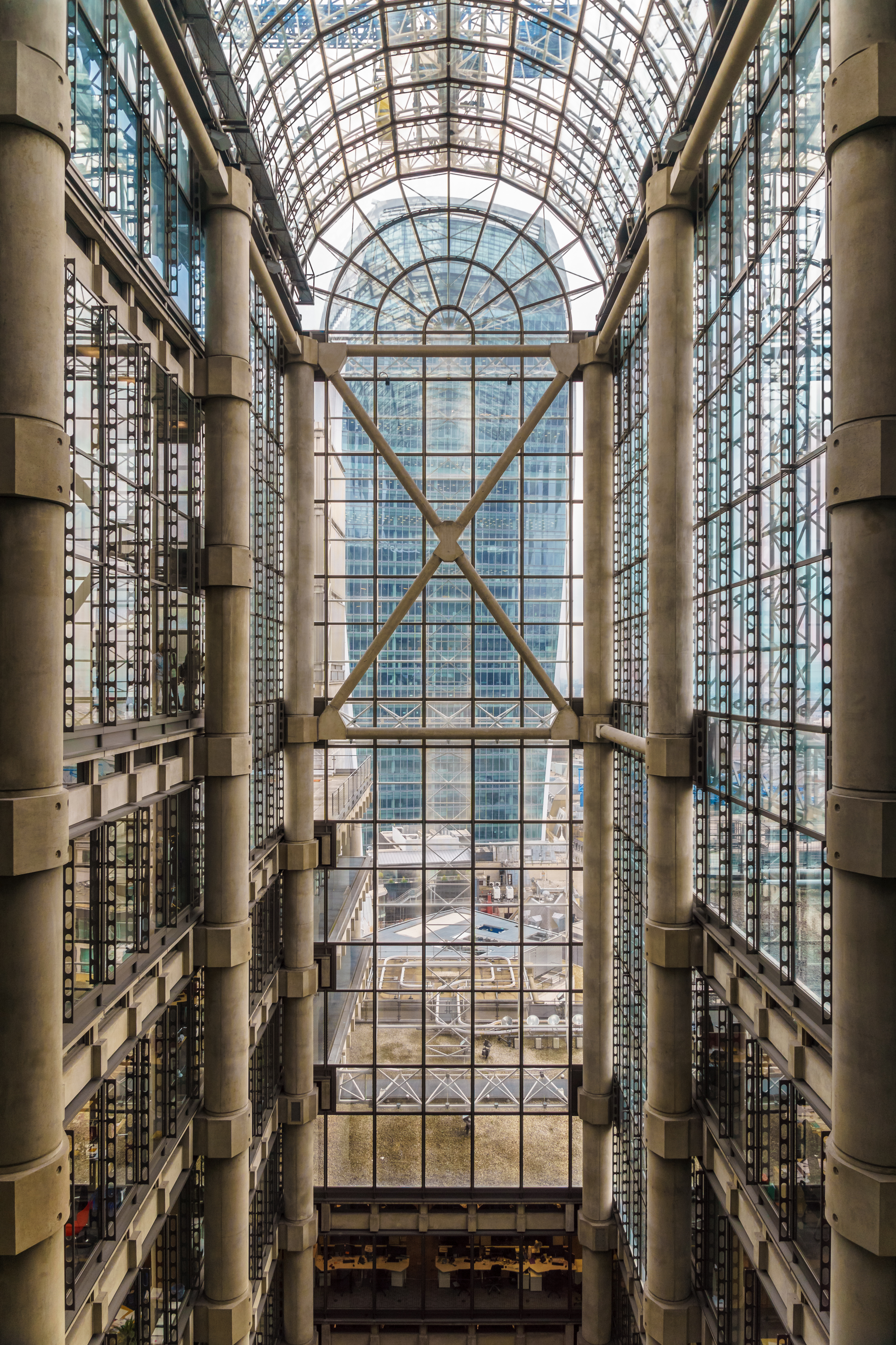 Lloyd's_Building_-_Atrium_11th_floor_looking_at_the_Walkie-Talkie.jpg