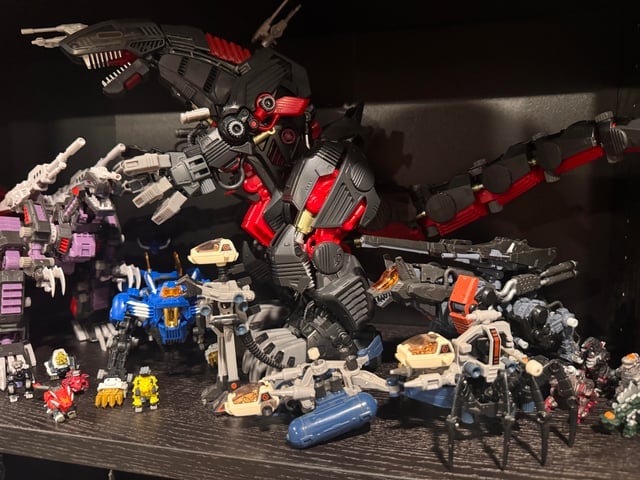 1983-zoids-v0-kcqkrs0a2j4g1.jpg