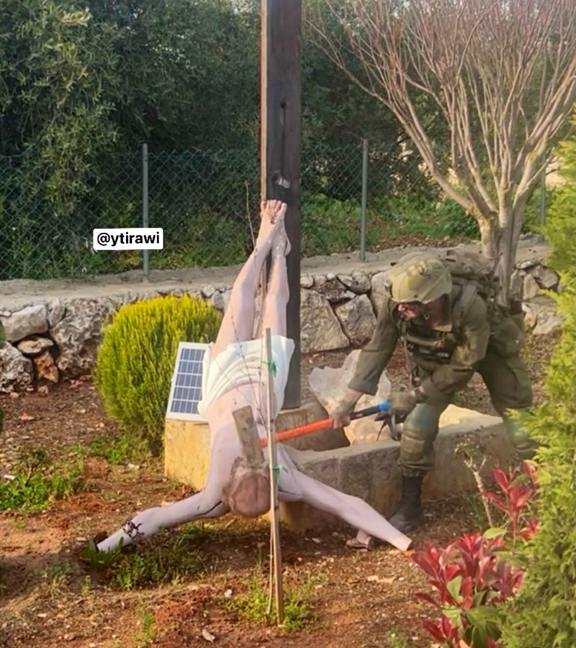 HGRS_xhXAAAOEhz.jpg