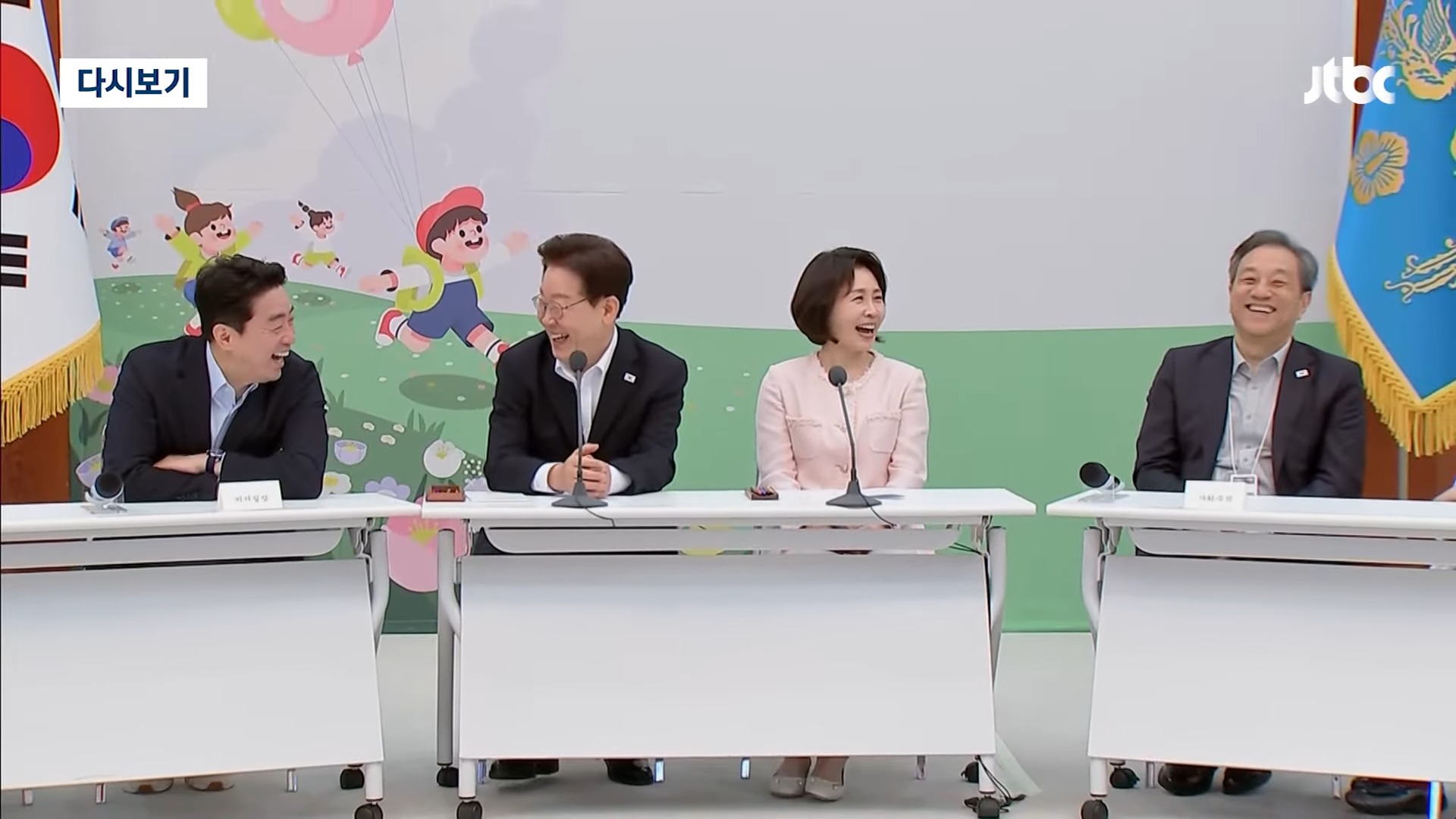 [LIVE] 이 대통령, 청와대에서 어린이날 행사 개최…200명 초청해 녹지원에서 놀이 시간 [이슈현장] _ JTBC News 28-40 screenshot.jpg