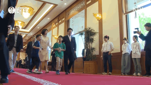 b77536e7850b81aa3418409ce5cb41edf011238b.gif