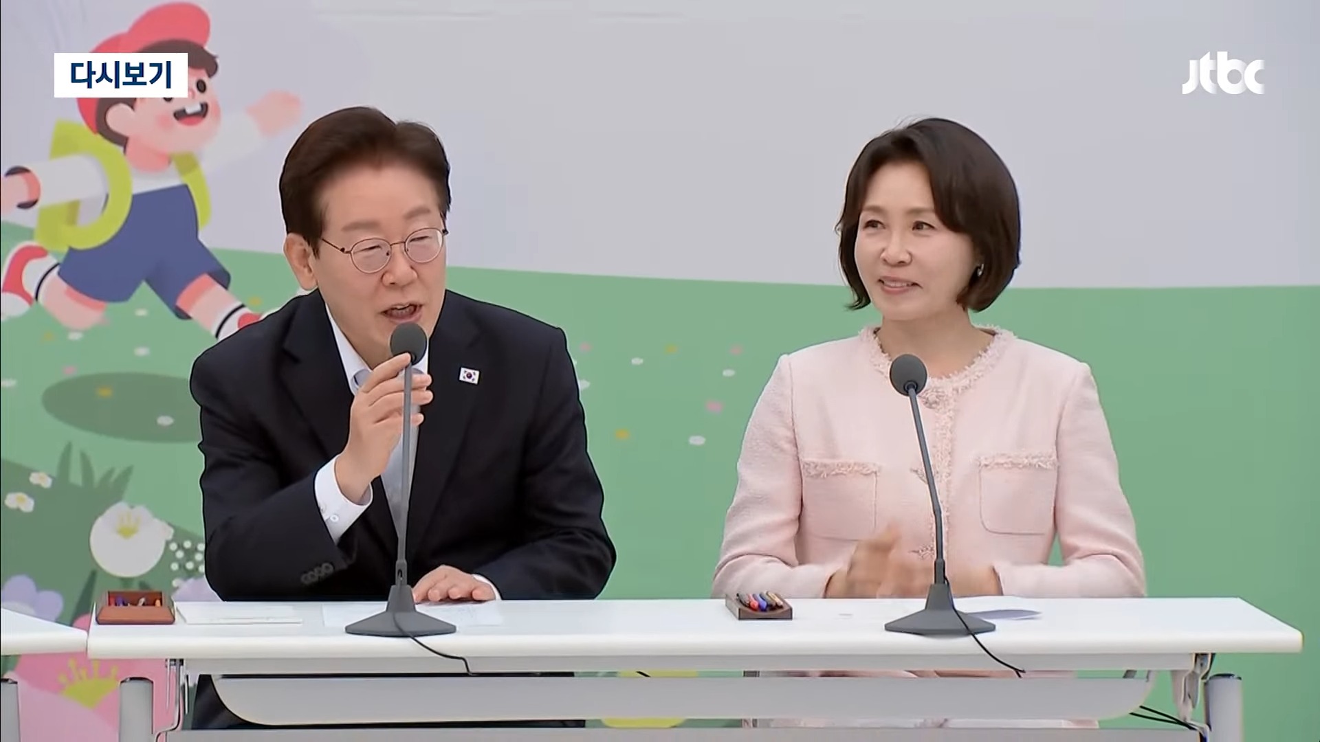 [LIVE] 이 대통령, 청와대에서 어린이날 행사 개최…200명 초청해 녹지원에서 놀이 시간 [이슈현장] _ JTBC News 28-34 screenshot.jpg